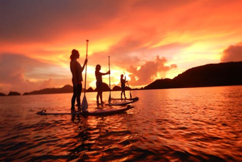 【沖縄・座間味・SUP】夕景を楽しむクルージングへ！サンセットSUPツアー