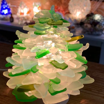 神戸 マリングラスのランプシェード マリングラスを積んで貝殻で装飾 海からの贈り物で作ろう 自分だけのランプシェード アソビュー 神戸 マリングラスのランプシェード マリングラスを積んで貝殻で装飾 海からの贈り物で作ろう 自分だけのランプシェード アソビュー