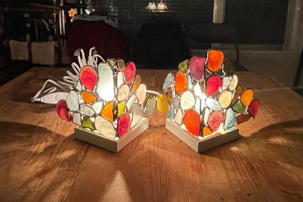 神戸・ステンドグラス風ランプシェード】マリングラスをハンダ付け