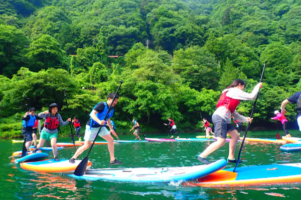 奥多摩レイクSUP◇東京の秘境で、森と湖に癒されるSUP体験♪駅から約1