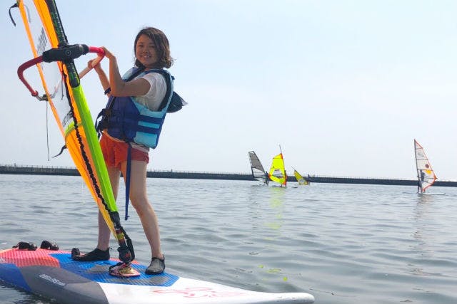 【千葉市・ウィンドサーフィン】海風をつかむ「楽しさ」を実感！体験コース