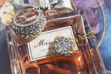 東京・表参道・グルーデコ】スワロフスキーで本格的なアクセサリー作り