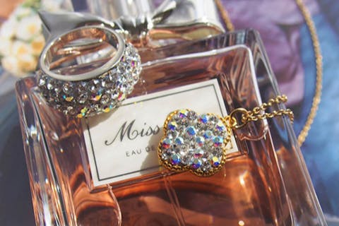 【東京・表参道・グルーデコ】スワロフスキーで本格的なアクセサリー作りを楽しもう