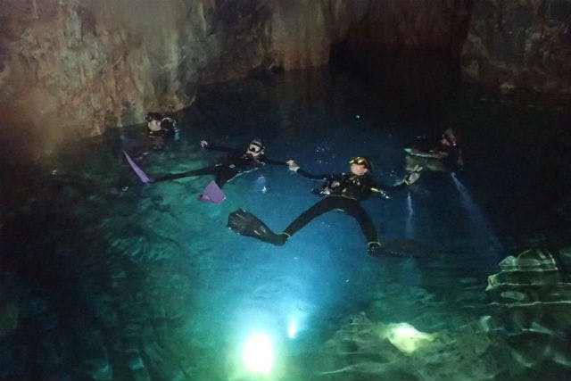 【沖縄・恩納村・パラセーリング】パラセーリング＆青の洞窟or熱帯魚体験ダイビング
