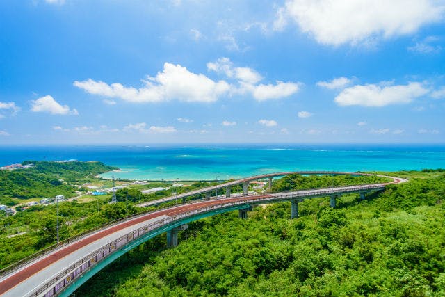 沖縄 那覇発 バスツアー Hiphopバスdコース 首里城公園 知念岬 琉球ガラス村 おきなわワールド 沖縄アウトレットモールあしびなー アソビュー