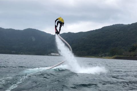 鹿児島 指宿市 ホバーボード 横乗りジェットに乗ろう ホバーボード体験 体験中の写真 動画プレゼント アソビュー