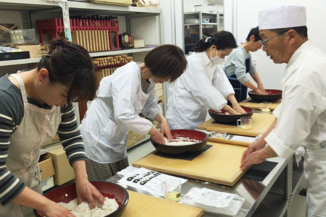 京都市 そば打ち体験 現代の名工 が教えます そば打ち体験 少人数向け アソビュー