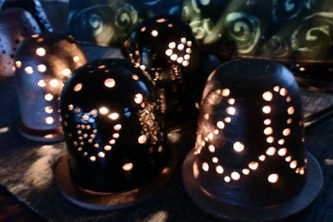 【愛知・常滑市・陶芸体験】キレイな光があふれ出す！ランプシェードorアロマポッド作り