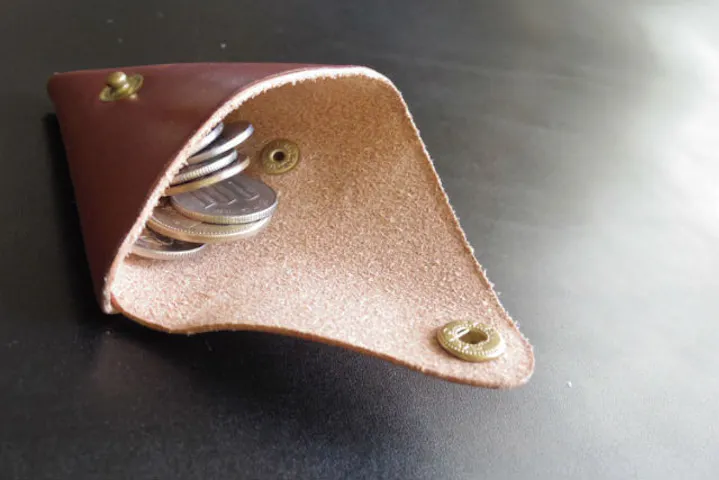 愛知 安城市 レザークラフト コンパクトでかわいい 三角コインケース アソビュー