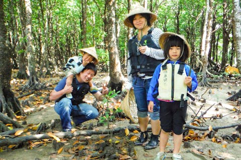 【石垣島・カヤック・マングローブ＆干潟散策】宮良川マングローブカヌー体験。 国の天然記念物を探索！