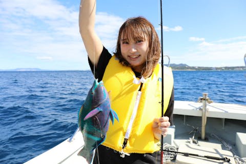 地域クーポン対応 沖縄 恩納村 釣り体験 うみんちゅがご案内 お手軽 沖釣り体験 2時間 アソビュー