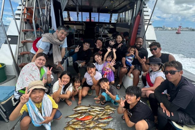 【宜野湾マリーナ発】（貸切り！）　手ぶらでできる沖釣り体験　広々大型クルーザー（２時間）