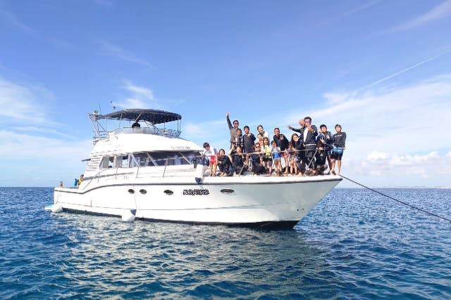 【団体様可！クルーザー貸切り】３８名乗りの大型クルーザーでご案内！絶景チービシ諸島半日（3時間半）