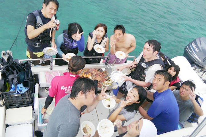 沖縄 慶良間 クルージング クルーズ 海遊び 船上bbqパーティープラン 貸切 7時間 アソビュー