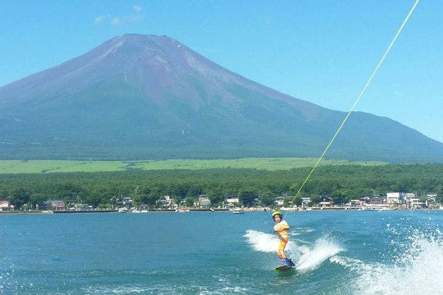 【山梨・山中湖・ウェイクボード】富士山を見ながら！ウェイクボード体験コース（15分）
