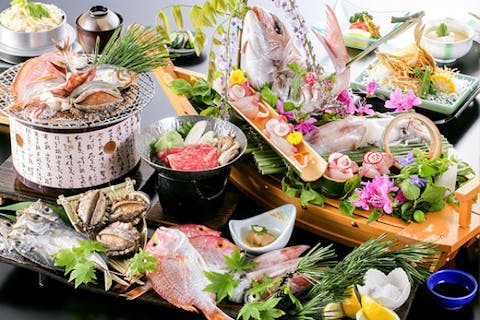 【京都駅発・伊根町・ガイドツアー】伊根ライナー・スペシャルパック（昼食・油屋本館 会席料理『波』）