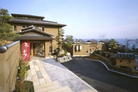 【京都駅発・伊根町・ガイドツアー】伊根ライナー・スペシャルパック（昼食・油屋別館 和亭旬菜会席）