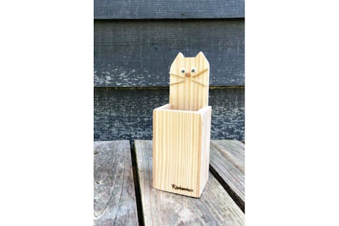 大阪 河内長野市 木工体験 ペン立て 猫の顔がついたユニークな作品 ネコペン立て作り アソビュー