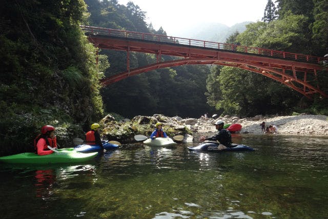 広島 カヤック フリースタイルカヤックに乗ってみよう ほのぼのスクール アソビュー