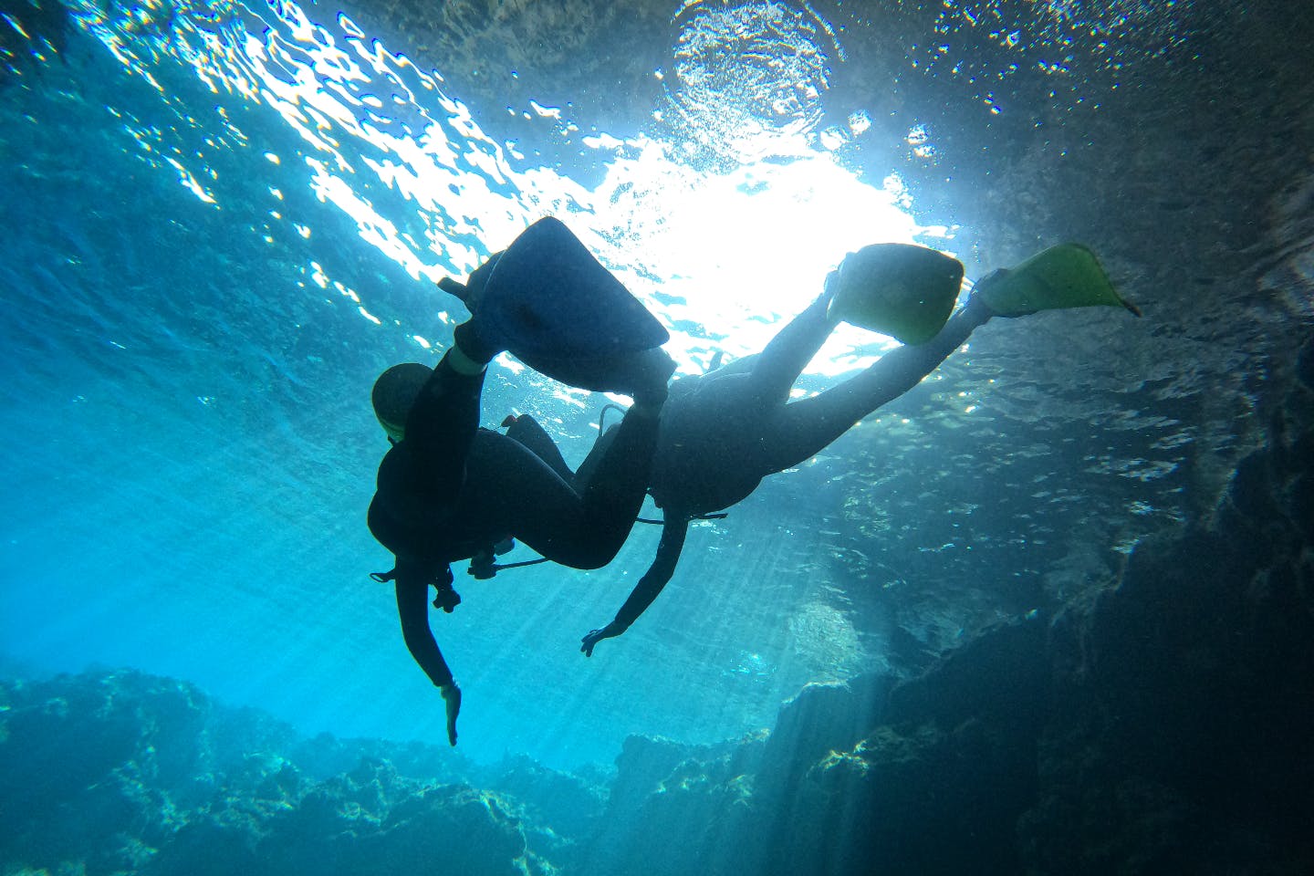 沖縄 青の洞窟 体験ダイビング 最新gopro9導入 1万人来店記念 手ぶらでok 完全貸切 写真動画無料すぐ携帯転送 団体割引あり アソビュー