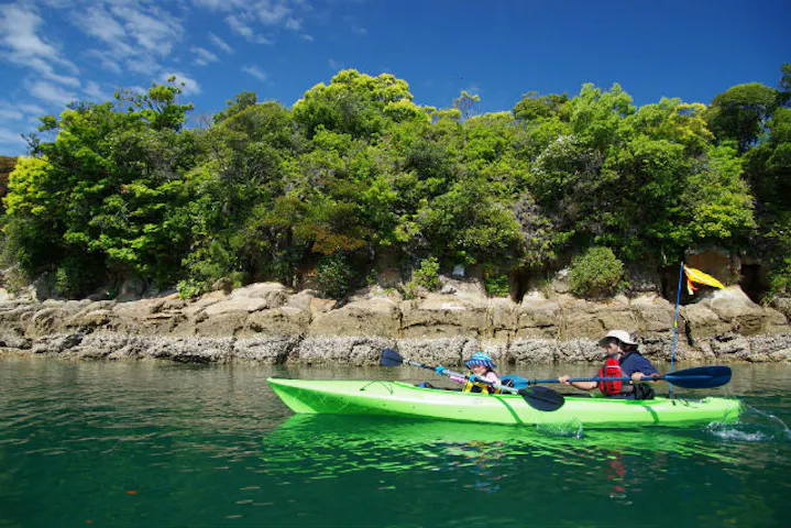 長崎 佐世保 半日カヤック 九十九島に上陸 カヤックで無人島に行こう 佐世保中央icから車で約10分 お手軽カヤックツアー 3時間 アソビュー