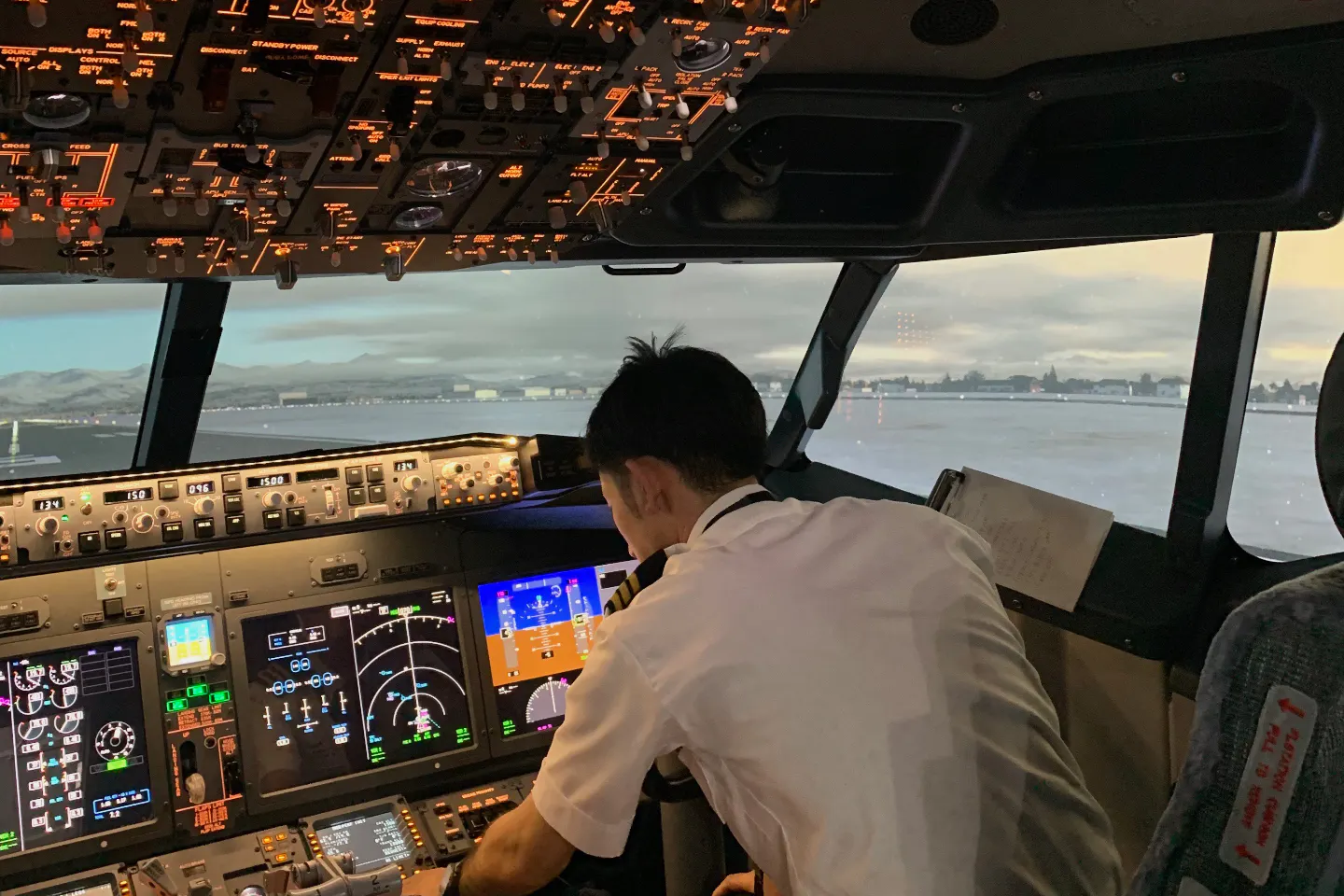 品川 フライトシミュレーター 初めての方にオススメ フライトシミュレーター体験 30分 37max パイロット体験 アソビュー