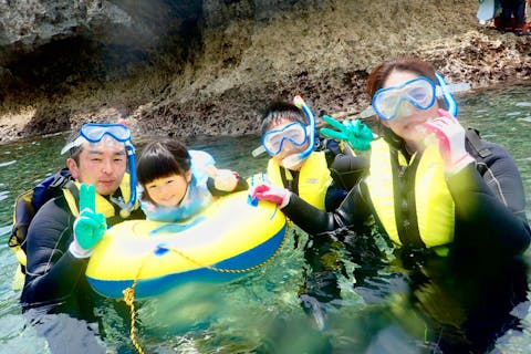 【沖縄・恩納村・シュノーケリング】貸切で気ままに楽しむ！青の洞窟シュノーケリング