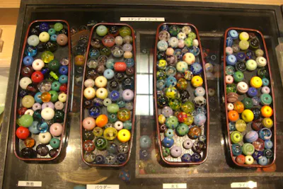 浅草・とんぼ玉体験】アクセサリーにも加工可能！江戸とんぼ玉作り（3