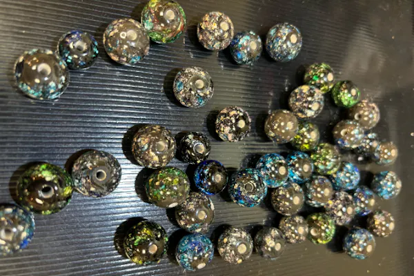 東京・浅草・とんぼ玉体験】アクセサリーにも加工可能！きらきら美しい