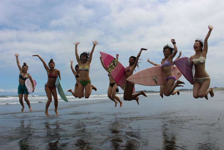 プロサーファー一ノ瀬さゆり サーフィンスクール