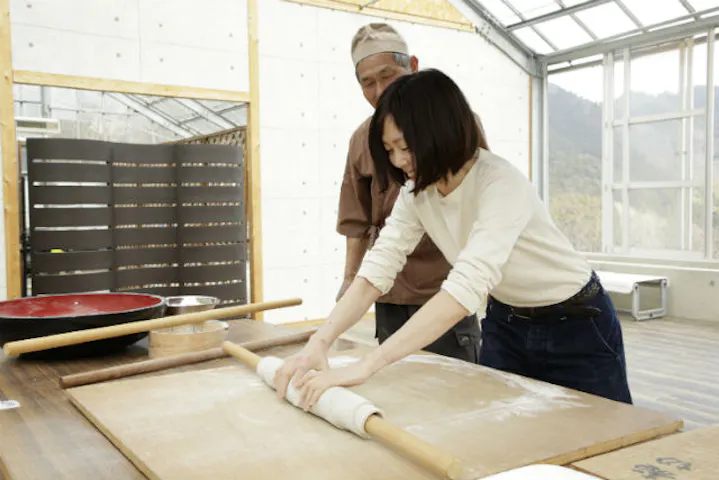 香りが自慢の夜久野そば 職人に教わるそば打ち体験 アソビュー