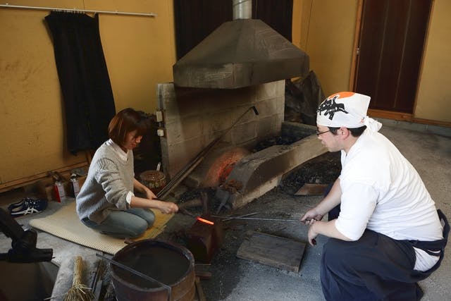 刀工に学ぶ！京都で唯一の本格刀剣作り体験