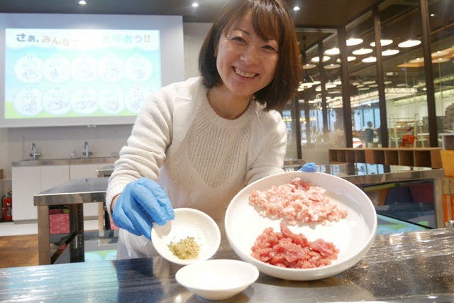 鳥取 料理体験 市販では味わえないおいしさ 無添加で作るソーセージ作り体験 アソビュー