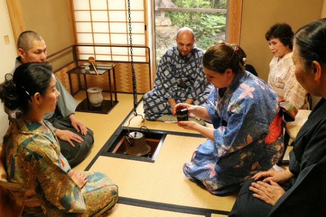 【東京調布・茶道体験】雑誌でも話題の「東京の離れ」1300年の歴史、緑に囲まれた美しい寺で、「91代住職」による茶道体験