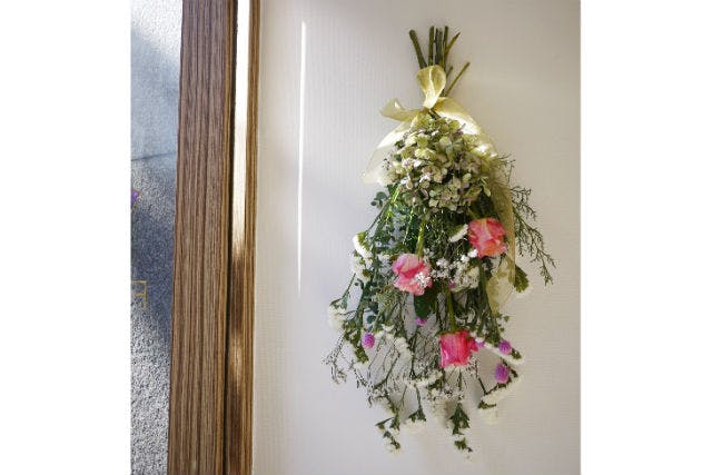 【愛知・名古屋・スワッグ作り】季節のお花を長く楽しむ！吊るして飾る壁飾りスワッグ