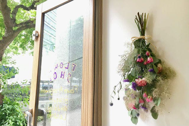 【愛知・名古屋・スワッグ作り】季節のお花を長く楽しむ！吊るして飾る壁飾りスワッグ