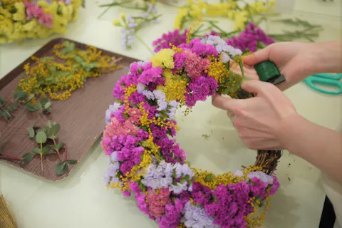 【名古屋・フラワーアレンジメント】生花のスターチスで作ろう！リース（1個）
