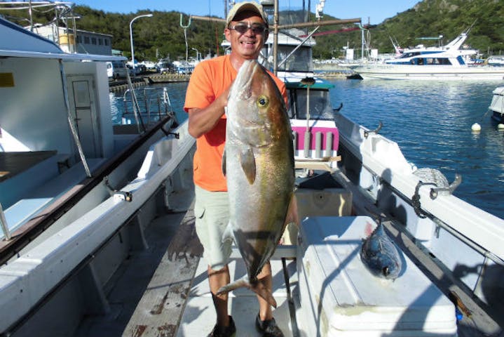 小笠原 海釣り体験 初心者でも大物が釣れる カンパチ根魚五目釣り アソビュー