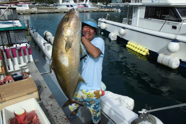 小笠原 ケータ島 釣り 巨魚の宝庫 ケータ島へ 1泊2日プライベート貸切ツアー アソビュー