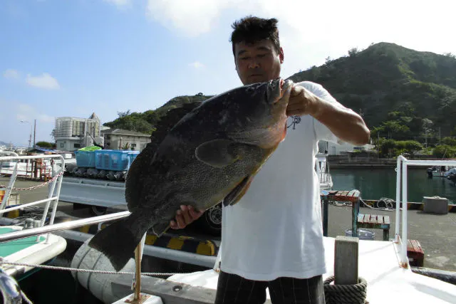 小笠原 ケータ島 釣り 巨魚の宝庫 ケータ島へ 1泊2日プライベート貸切ツアー アソビュー