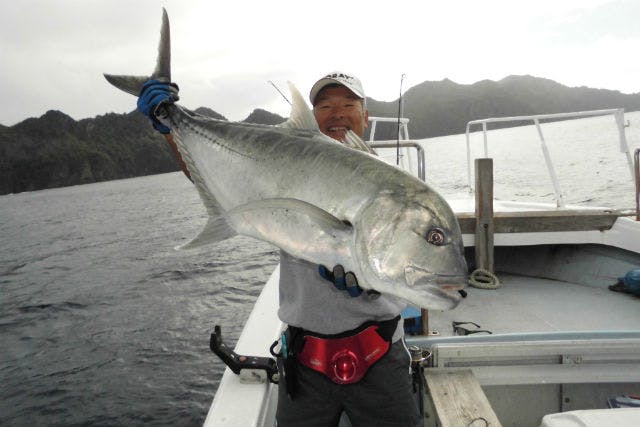 小笠原 ケータ島 釣り 巨魚の宝庫 ケータ島へ 1泊2日プライベート貸切ツアー アソビュー