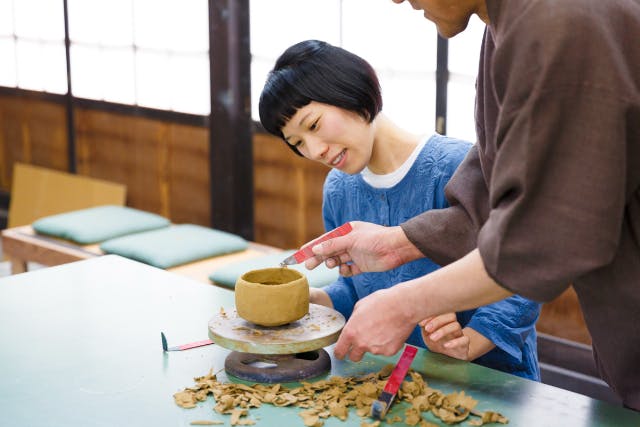 【京都・亀岡】本物を知る　一客一亭　自分だけの黒楽茶碗作陶体験