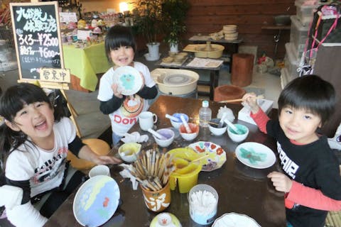 【石川・粟津温泉・陶芸体験】九谷焼の6色絵具で楽しもう。気軽な絵付け体験