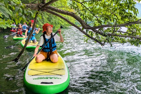 【長野・森の湖SUP】写真＆ガイドつき♪ 澄んだ湖水と丁寧な初心者レッスンで人気！みんな楽しい木崎湖SUPツアー