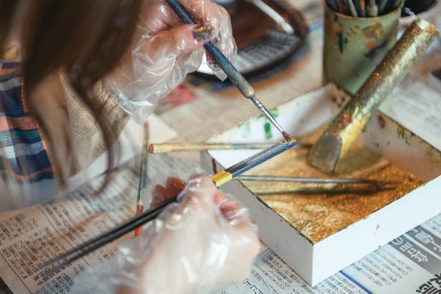 【石川・山中温泉・箸作り体験】お気に入りの“マイ箸”を作ろう！漆と金粉で本格手作り体験