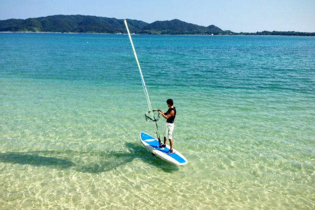 【奄美大島・ウインドサーフィン】奄美の自然をダイレクトに感じよう！静かなビーチで・初心者1回体験