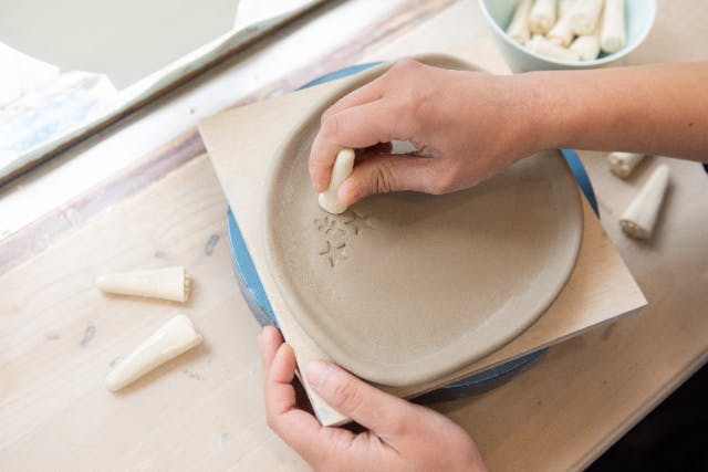 【広島・尾道・手びねり体験】600gの粘土を使って陶芸体験で思い出を作ろう！ファミリー・カップル・女性におすすめ！