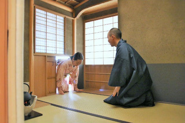 京都 茶道 貸切 にじり口からお茶席体験まで 外国語対応okの本格茶道体験 アソビュー