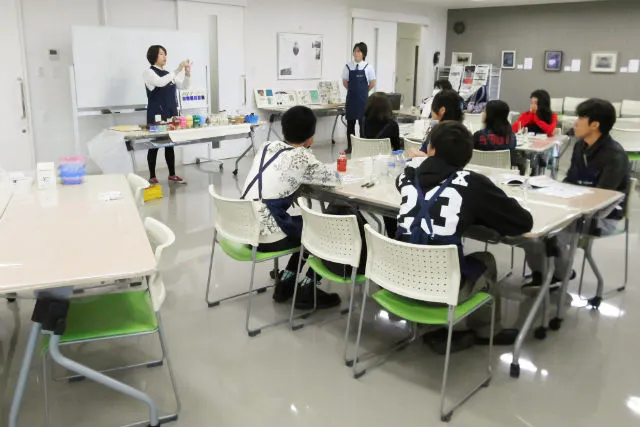 埼玉 工場見学 自分で作ってみよう 工場見学 絵具作り アソビュー