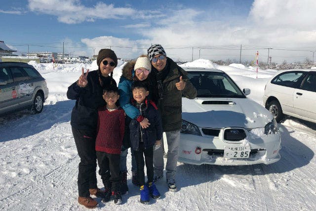 北海道 札幌市 レンタルカート 雪しぶきが舞い上がる 雪上ドリフトを体験 アソビュー